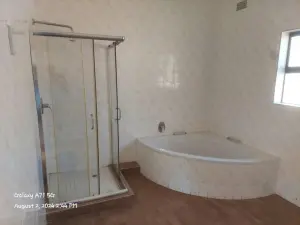 5 Bedroom House to Rent in Helensvale