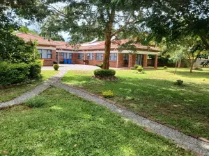 5 Bedroom House to Rent in Helensvale