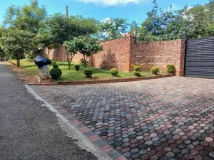 5 Bedroom House to Rent in Helensvale