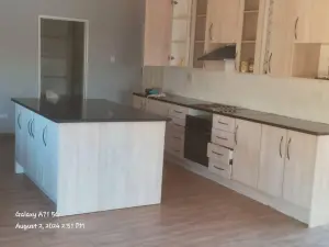 5 Bedroom House to Rent in Helensvale