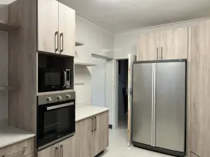 4 Bedroom House to Rent in Greendale