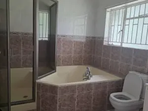 5 Bedroom House to Rent in Highlands