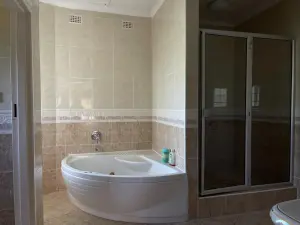 5 Bedroom House to Rent in Borrowdale