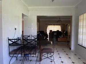 5 Bedroom House to Rent in Borrowdale