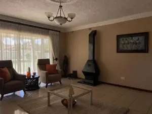 5 Bedroom House to Rent in Borrowdale