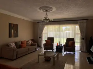 5 Bedroom House to Rent in Borrowdale