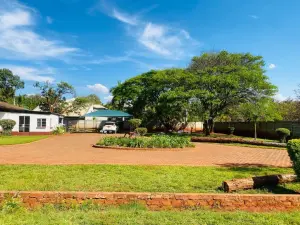 3 Bedroom House to Rent in Greystone Park