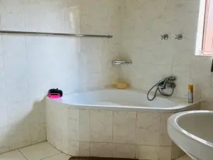 4 Bedroom House to Rent in Gletwin Park