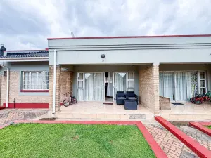 2 Bedroom Cottage/Garden Flat to Rent in Newlands