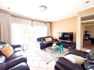 2 Bedroom Cottage/Garden Flat to Rent in Newlands