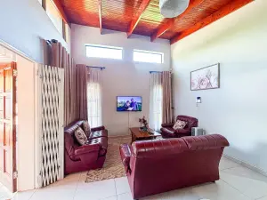 2 Bedroom Cottage/Garden Flat to Rent in Greystone Park