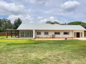 4 Bedroom House to Rent in Borrowdale