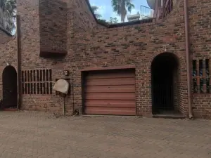 4 Bedroom Cottage/Garden Flat to Rent in Avenues