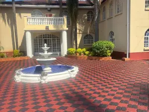 9 Bedroom House to Rent in Greystone Park