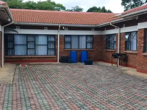 5 Bedroom House to Rent in Borrowdale Brooke