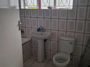 6 Bedroom House to Rent in Belvedere