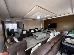 4 Bedroom House to Rent in Marimba Park