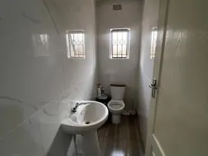 4 Bedroom House to Rent in Marimba Park