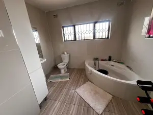 4 Bedroom House to Rent in Marimba Park