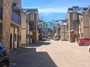Townhouse/Cluster to Rent in Newlands