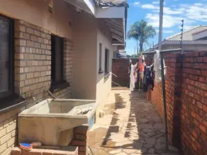 4 Bedroom House to Rent in Madokero Estates