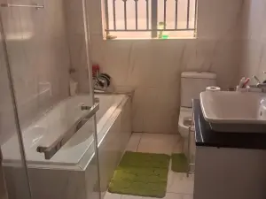 6 Bedroom House to Rent in Sandton Park