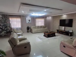 6 Bedroom House to Rent in Sandton Park