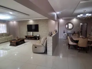 6 Bedroom House to Rent in Sandton Park