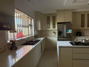 6 Bedroom House to Rent in Sandton Park