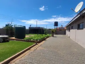6 Bedroom House to Rent in Sandton Park