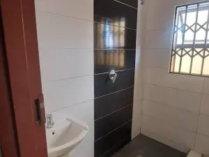 5 Bedroom House to Rent in Zimre Park