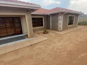 5 Bedroom House to Rent in Zimre Park