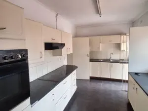 4 Bedroom House to Rent in Greystone Park