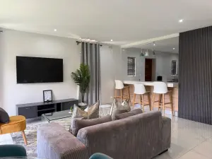 Townhouse/Cluster to Rent in Newlands