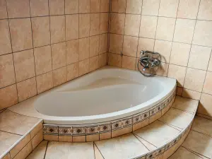 5 Bedroom House to Rent in The Grange