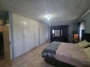 4 Bedroom House to Rent in Monavale