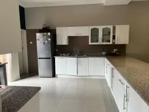 Townhouse/Cluster to Rent in Newlands