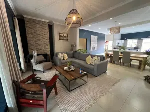 Townhouse/Cluster to Rent in Newlands