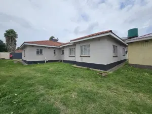 5 Bedroom House to Rent in Monavale