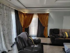 5 Bedroom House to Rent in Mount Pleasant