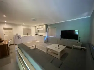 2 Bedroom Cottage/Garden Flat to Rent in Alexandra Park