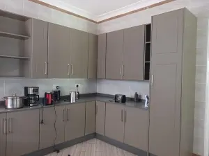 6 Bedroom House to Rent in Borrowdale