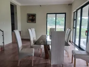 6 Bedroom House to Rent in Borrowdale