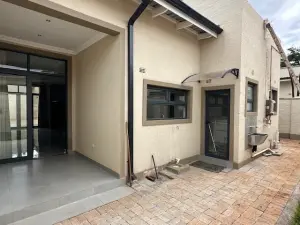 3 Bedroom Cottage/Garden Flat to Rent in Vainona