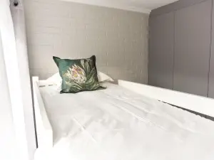 Townhouse/Cluster to Rent in Meyrick Park