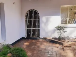 4 Bedroom House to Rent in Greystone Park