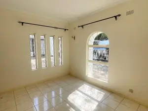 4 Bedroom House to Rent in Greystone Park