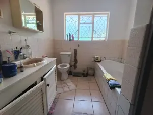 4 Bedroom House to Rent in Greystone Park