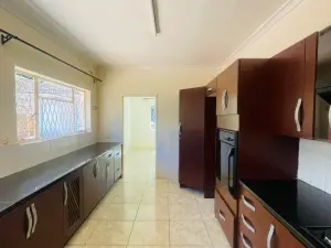4 Bedroom House to Rent in Greystone Park