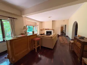 4 Bedroom House to Rent in Alexandra Park